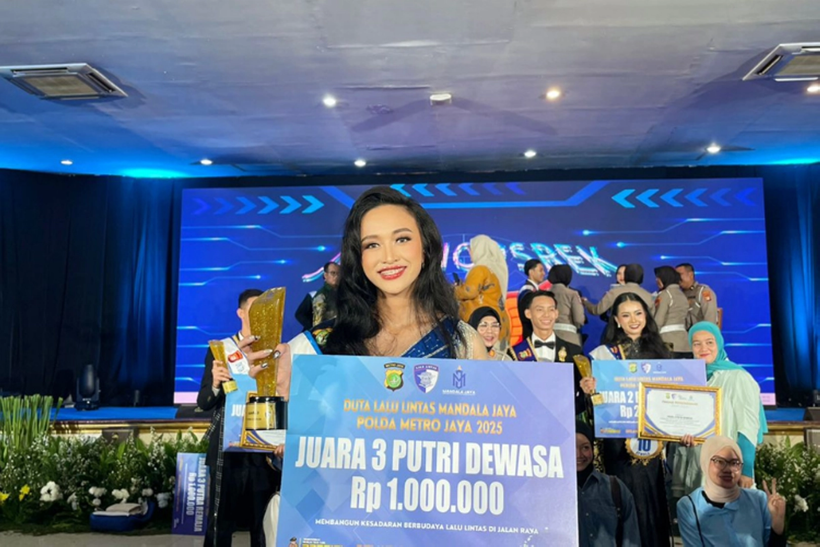 Mahasiswa PBK FPBS UPI meraih Juara 3 Putri Dewasa tingkat provinsi pada ajang Duta Lalu Lintas Mandala Jaya Polda Metro Jaya 2025