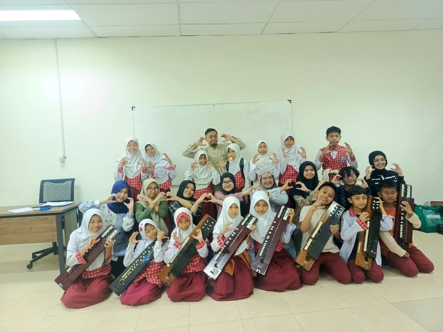 PBJ UPI students conducting the AMITABA community service activity