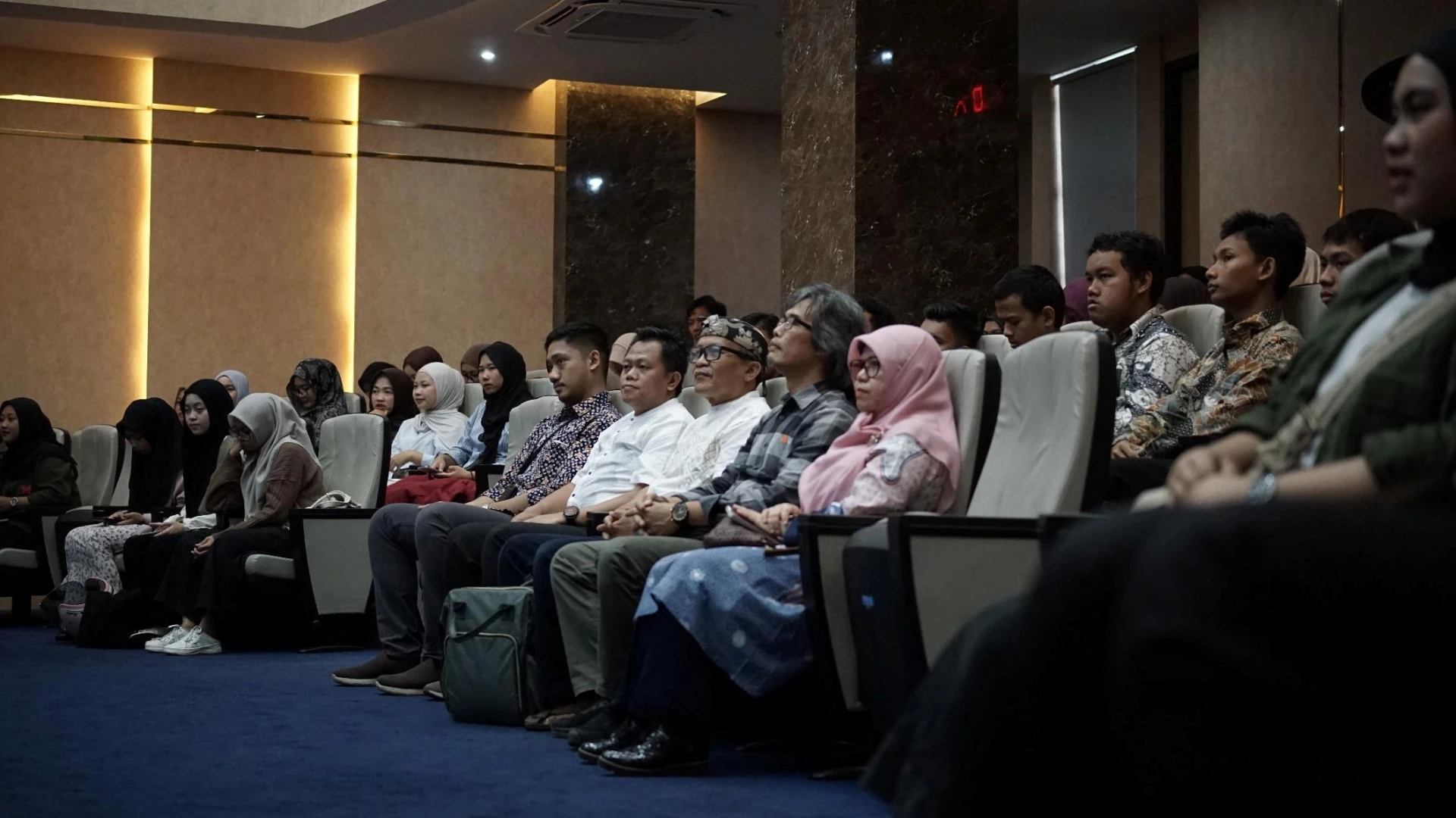Pinding Kelir Paramarta Film Festival by Sundanese Language Education students of FPBS UPI
