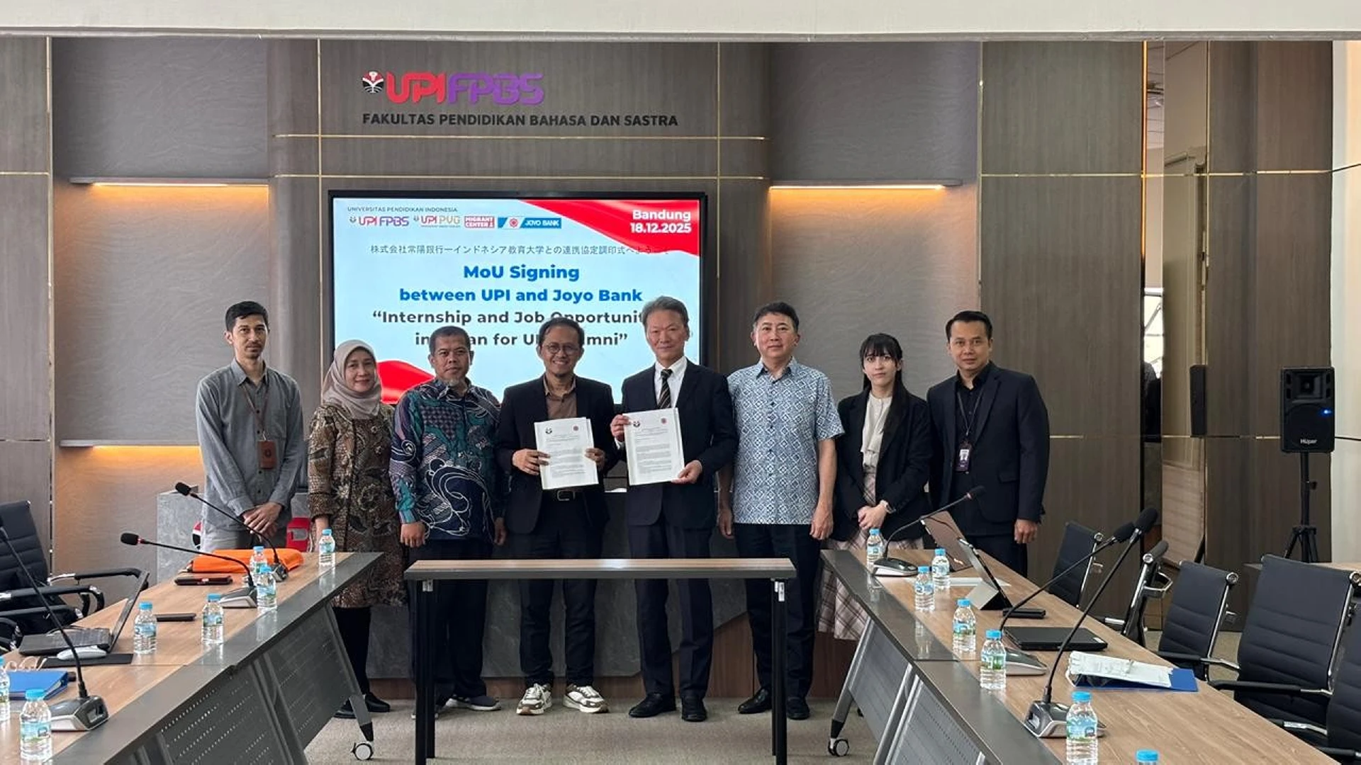 Penandatanganan MoU antara UPI dan Joyo Bank tentang internasionalisasi alumni