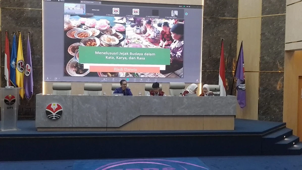 Digital entrepreneurship training session at the FPBS UPI Auditorium
