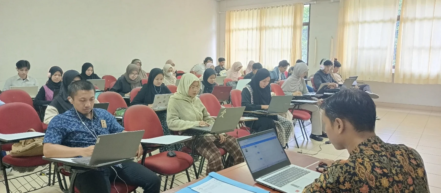 Mahasiswa mengikuti Tes IKHFA sebagai syarat sidang akhir
