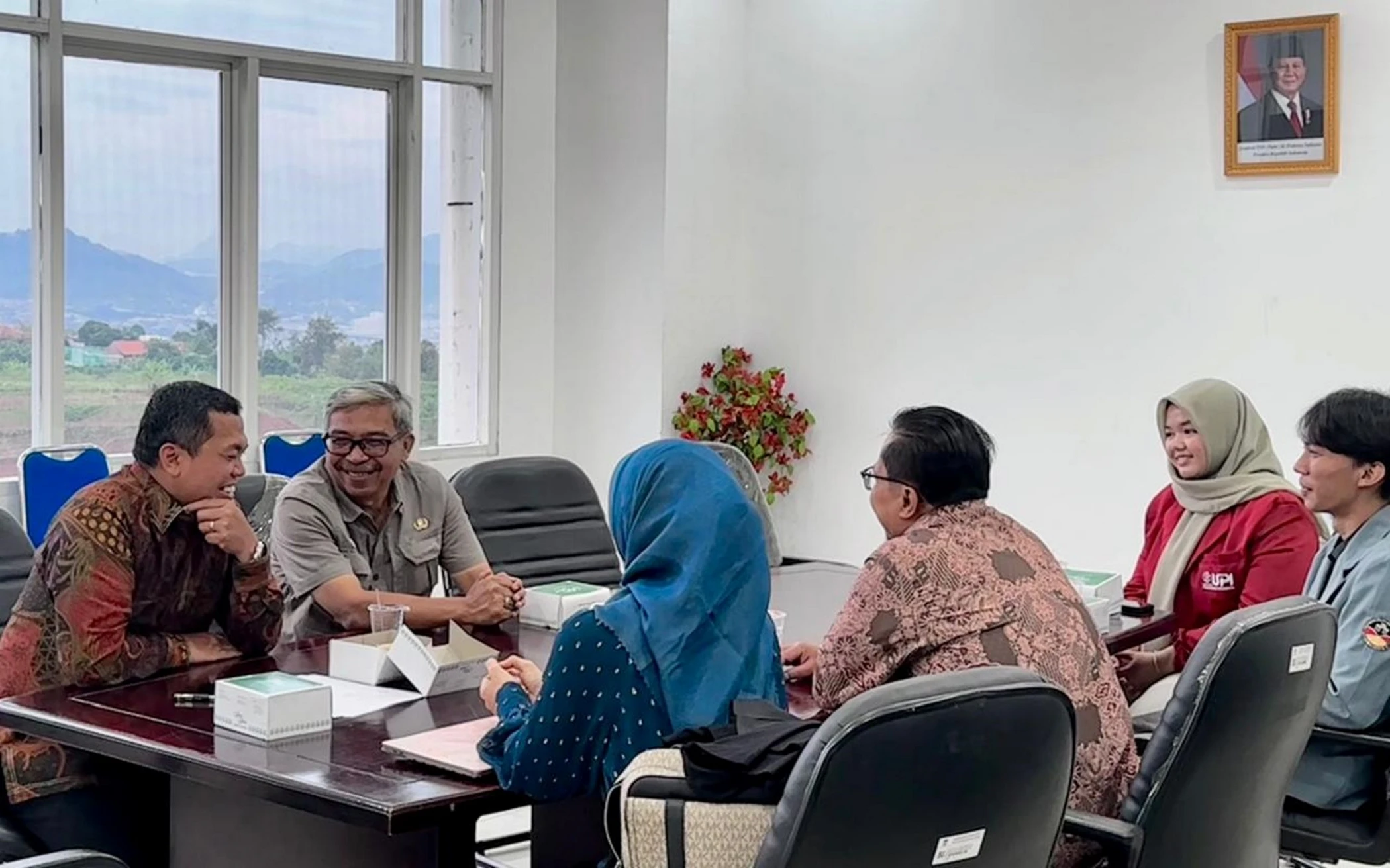 FPBS UPI Bersilaturahmi ke Ketua IKA FPBS di Kantor DPRD Kabupaten Bandung Barat