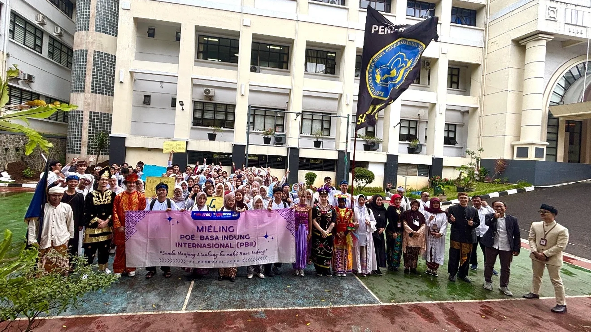 FPBS UPI memperingati Hari Bahasa Ibu Internasional 2026 dengan nyanyian dan sajak Sunda