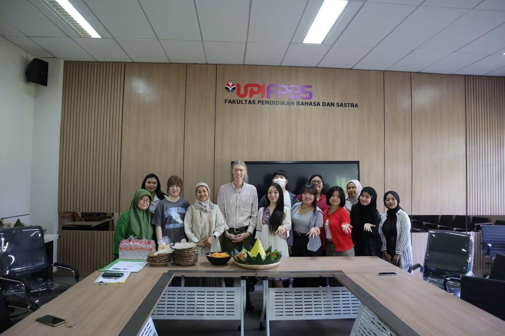 Prodi Pendidikan Bahasa Inggris FPBS UPI Terima Kunjungan Mahasiswa dari Konan University