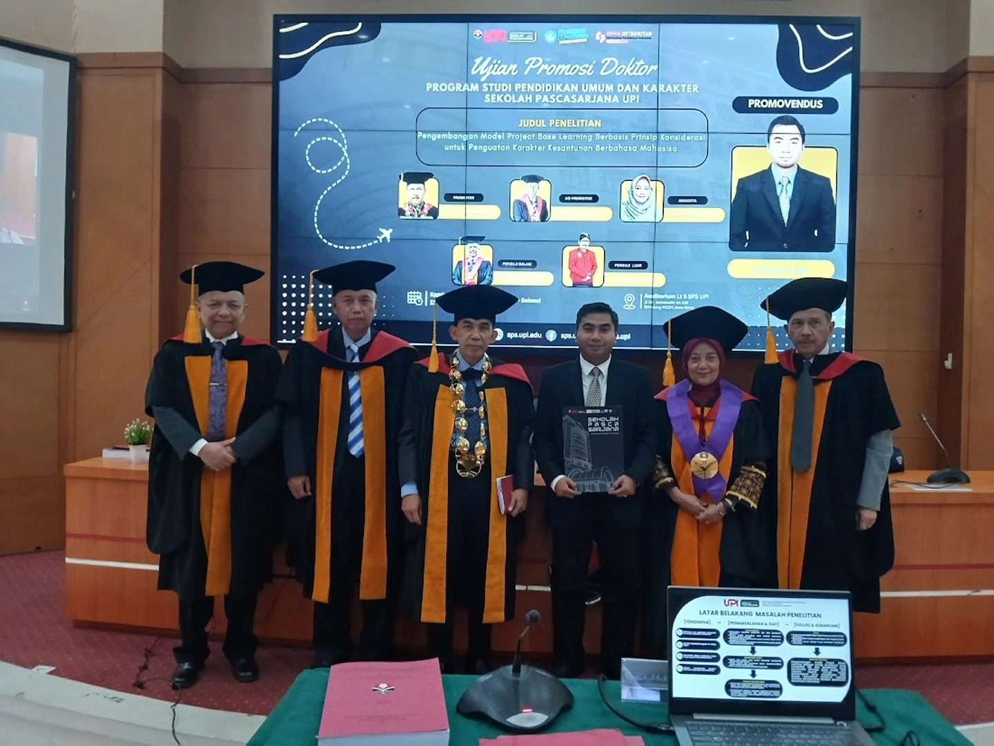 Ahmad Fuadin Raih Gelar Doktor dengan Disertasi Penguatan Karakter Kesantunan Berbahasa Mahasiswa