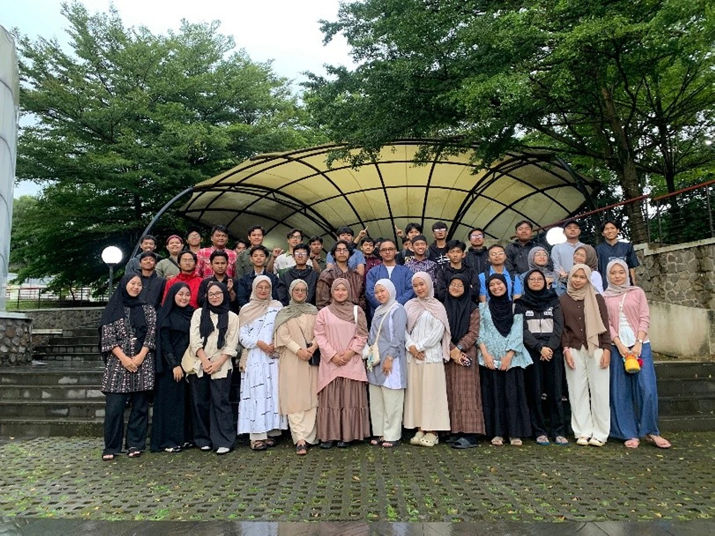Mahasiswa Pendidikan Bahasa Sunda Bagikan Takjil, Hidupkan Tradisi ‘Réréongan’ di Bulan Ramadan