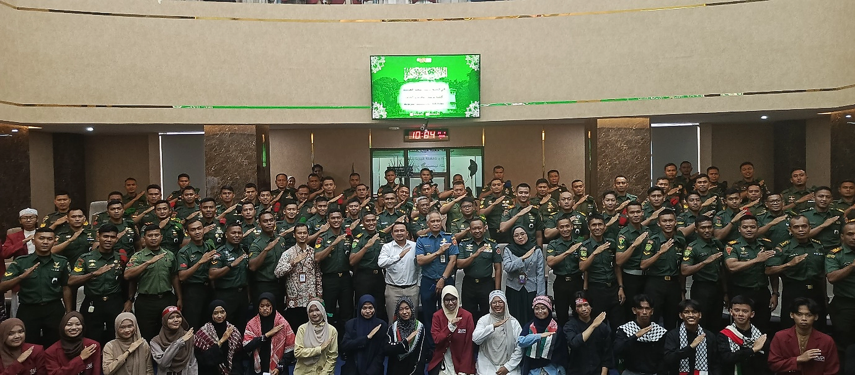 Peserta TNI AD dan sivitas UPI dalam kegiatan Orientasi Budaya dan Bahasa Arab