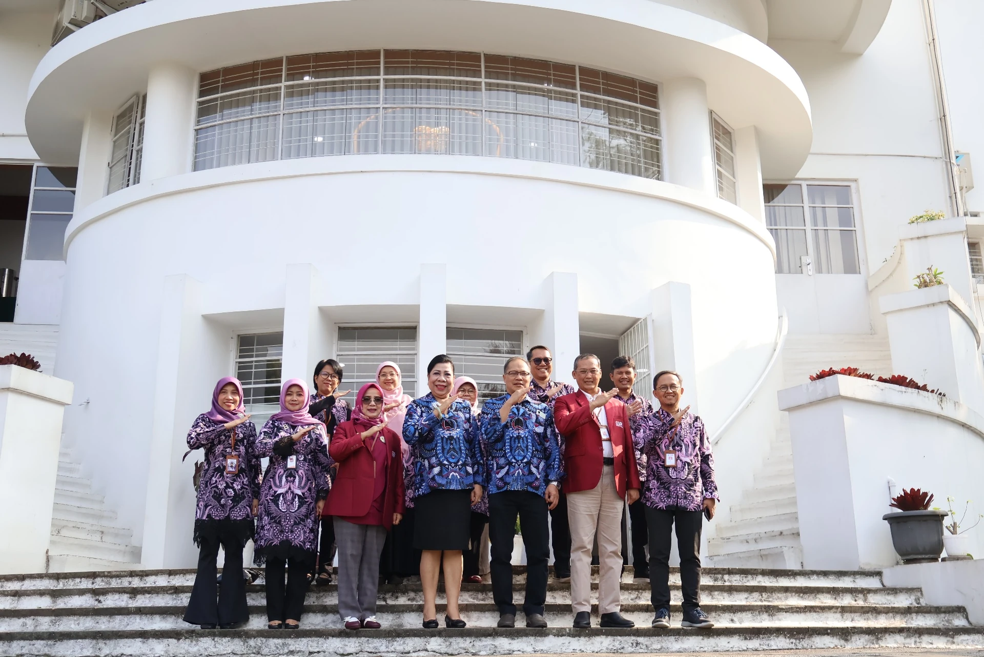 Tim asesor dan sivitas akademika pada asesmen lapangan akreditasi LAMDIK Program Studi Pendidikan Bahasa Inggris S3 FPBS UPI