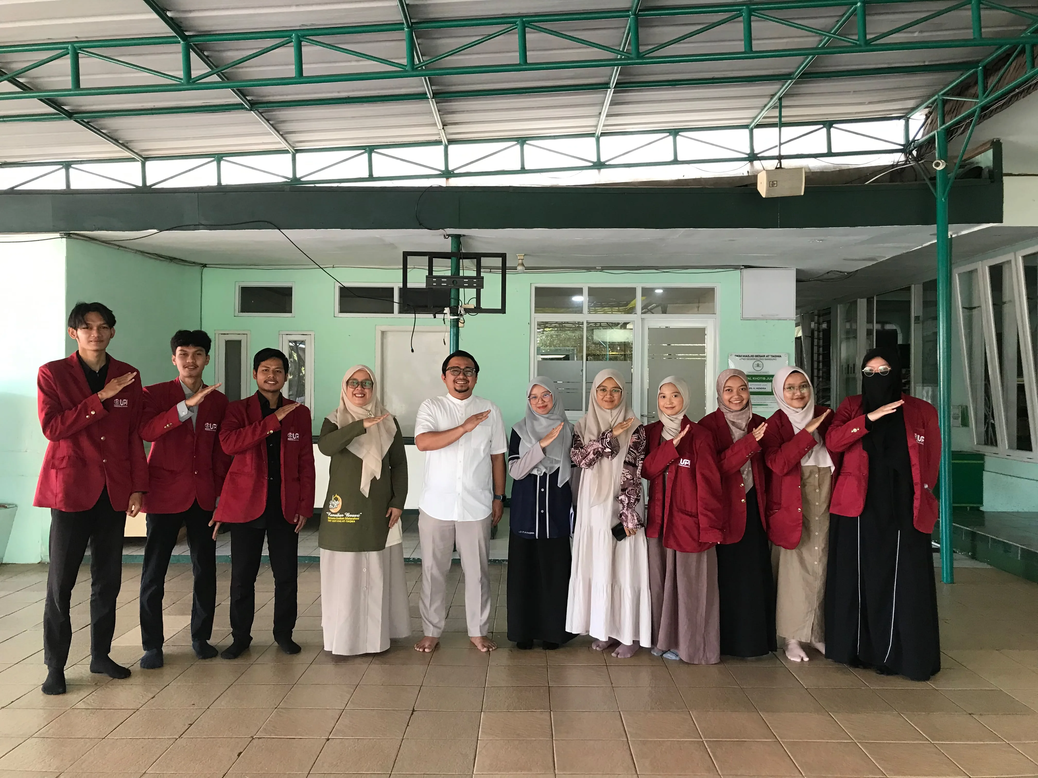 PBA UPI P3K students with representatives of SDIT At-Taqwa Bandung