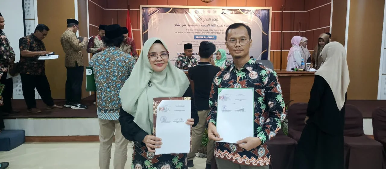 Ketua PBA IAIN Curup Dr. Renti Yasmar bersama Ketua PBA UPI Dr. Asep Sopian usai penandatanganan kerja sama