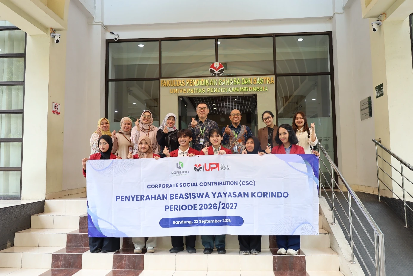 Foto bersama penerima Beasiswa Yayasan KORINDO dan perwakilan FPBS UPI pada periode 2026/2027